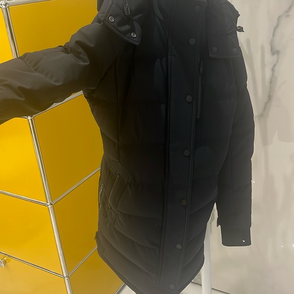 Women Moose Knuckles parka - Picture 3 of 10